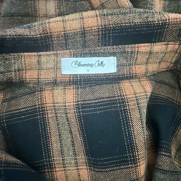 Blooming Jelly Long Sleeve Flannel Plaid Top Casual Fall Shacket Size Large - Picture 7 of 8